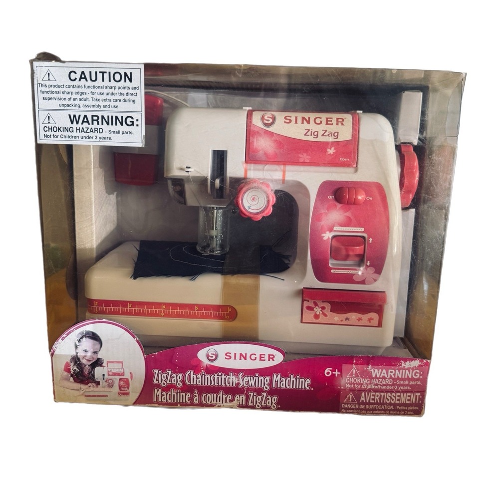 Singer Chainstitch Toy Sewing Machine, Battery Operated NEW Unopened